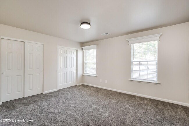 Building Photo - 7003 Hollow Oaks Dr