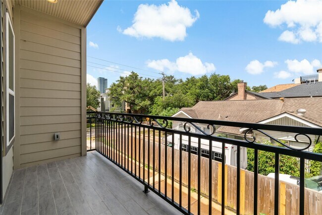 Building Photo - 4312 Dickson St