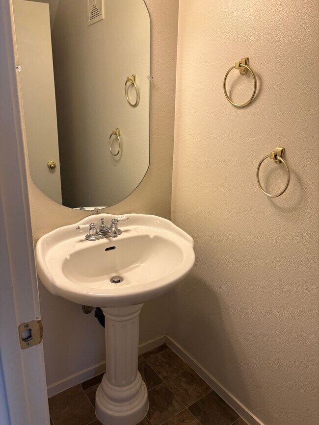 Building Photo - 137 Dayton Village Pkwy