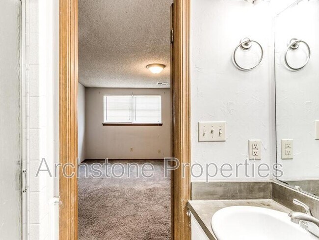 Building Photo - 2524 Boxwood Ave
