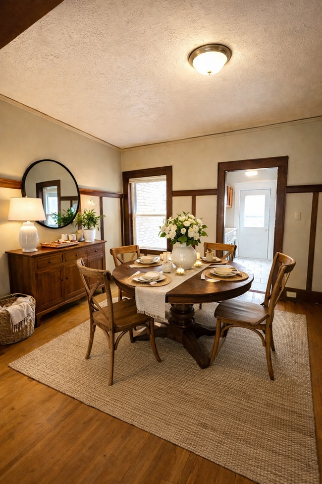 Building Photo - AVAILABLE JUNE 1ST - 4 Bed/1 Bath: Now With $250 Off First Months Rent!