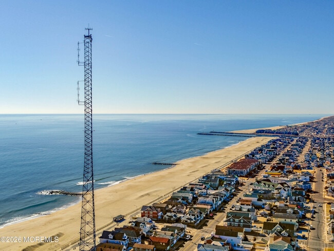 Building Photo - 565 Trout Ave