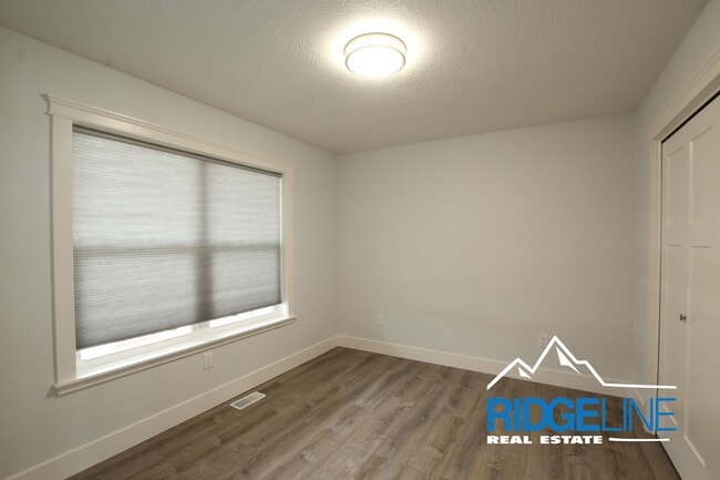 Building Photo - Newer Built Townhome Ready for Lease!