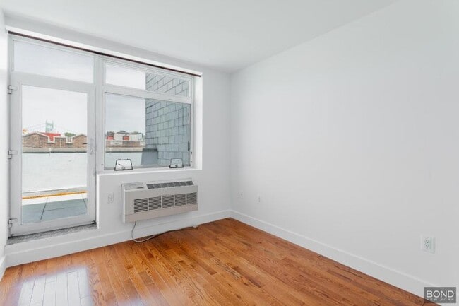 Building Photo - 1 bedroom in Astoria NY 11102