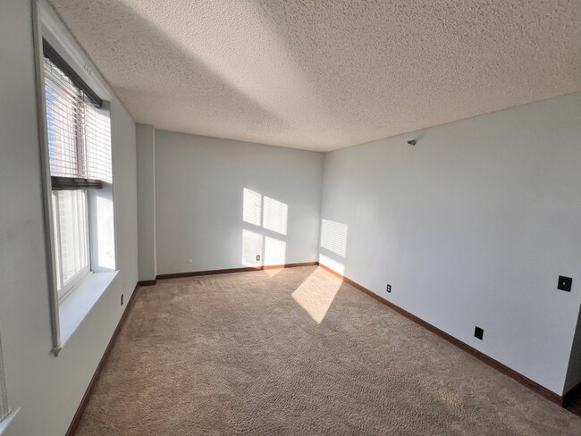 Building Photo - 123 N Locust St