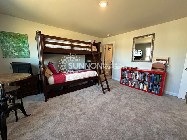 Building Photo - Gorgeous 3 Bed 3 Bath Home in Huntersville