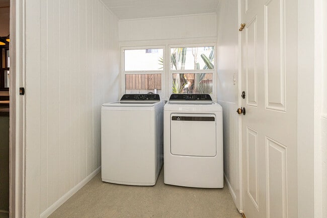 Building Photo - 1616 Bridge St