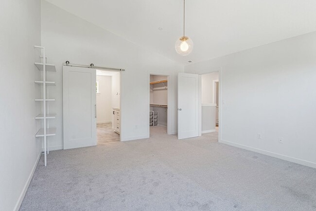 Building Photo - 4 bed, 4 bath Multi-Level Home in Pringle ...