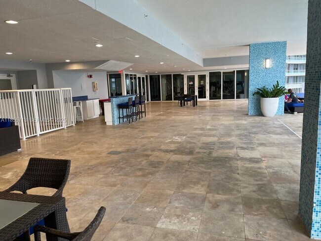 Building Photo - 170 SE 14th St