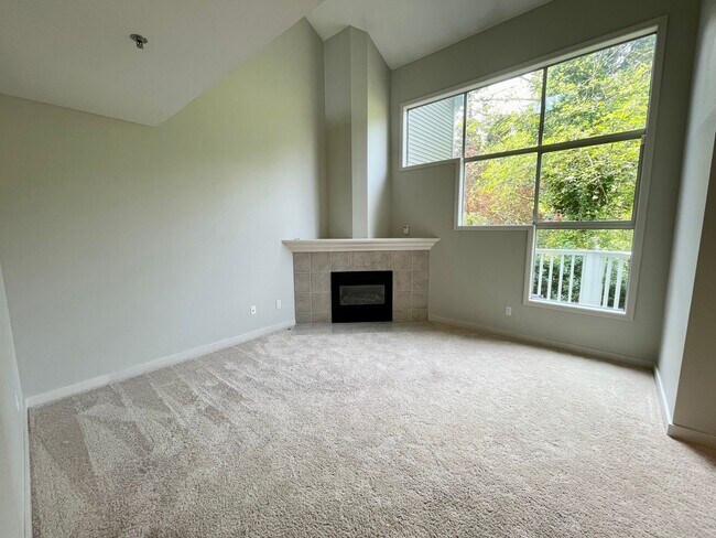 Building Photo - Kenmore Townhouse at Canterbury