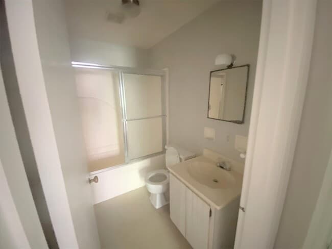 Building Photo - 8 Clarke St