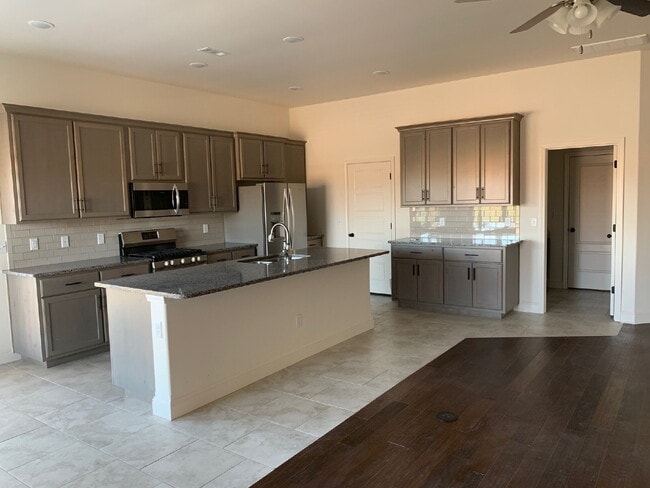 Building Photo - 740 Arkansas Black