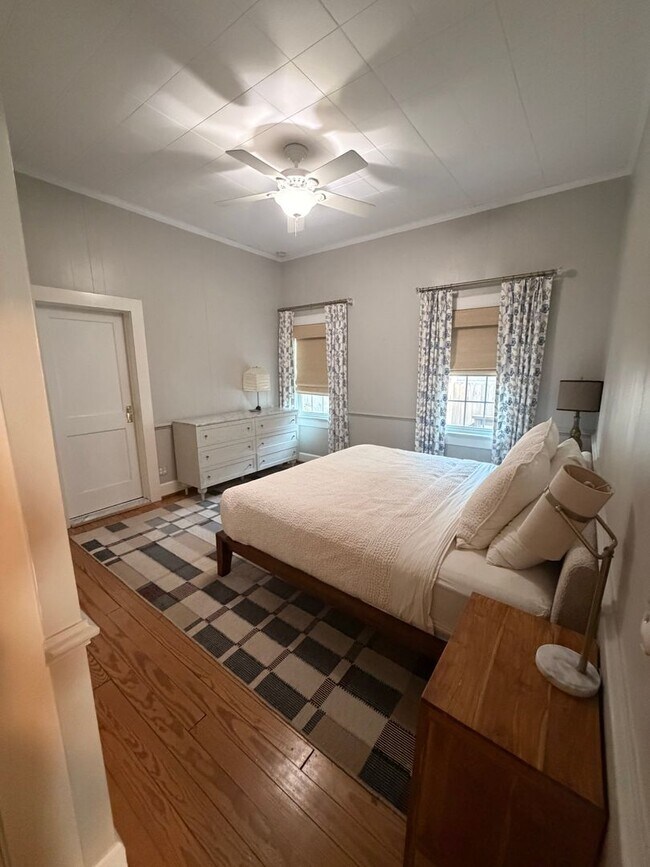 Building Photo - 3BR Beach House on 44th Street