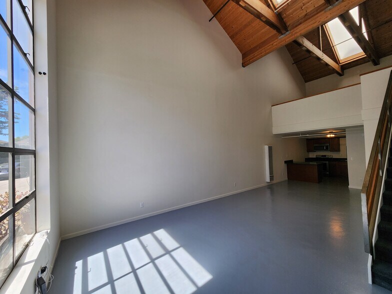Building Photo - 730 29th St