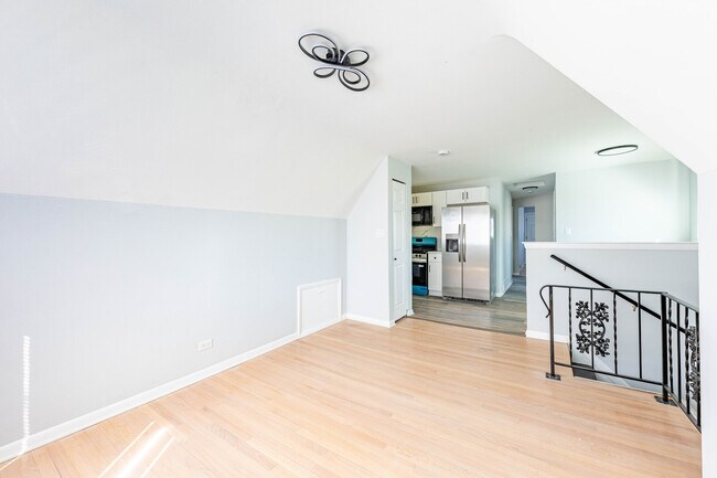 Building Photo - 4914 W 32nd Pl