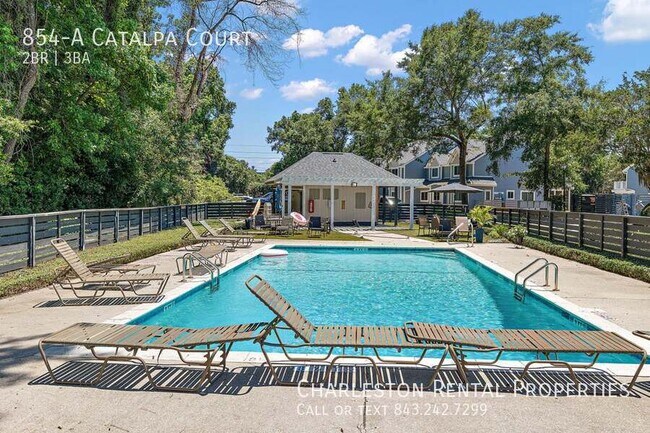 Building Photo - 854-A Catalpa Court-