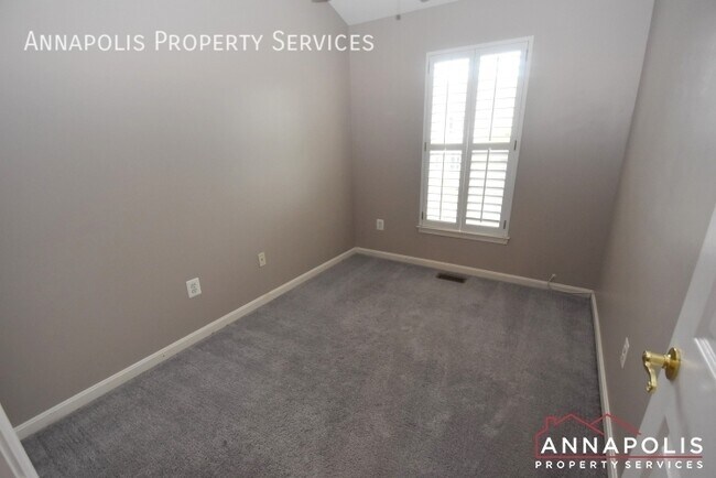 Building Photo - 30 Harbour Heights Dr