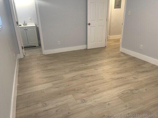 Building Photo - 780 NE 46th Ct