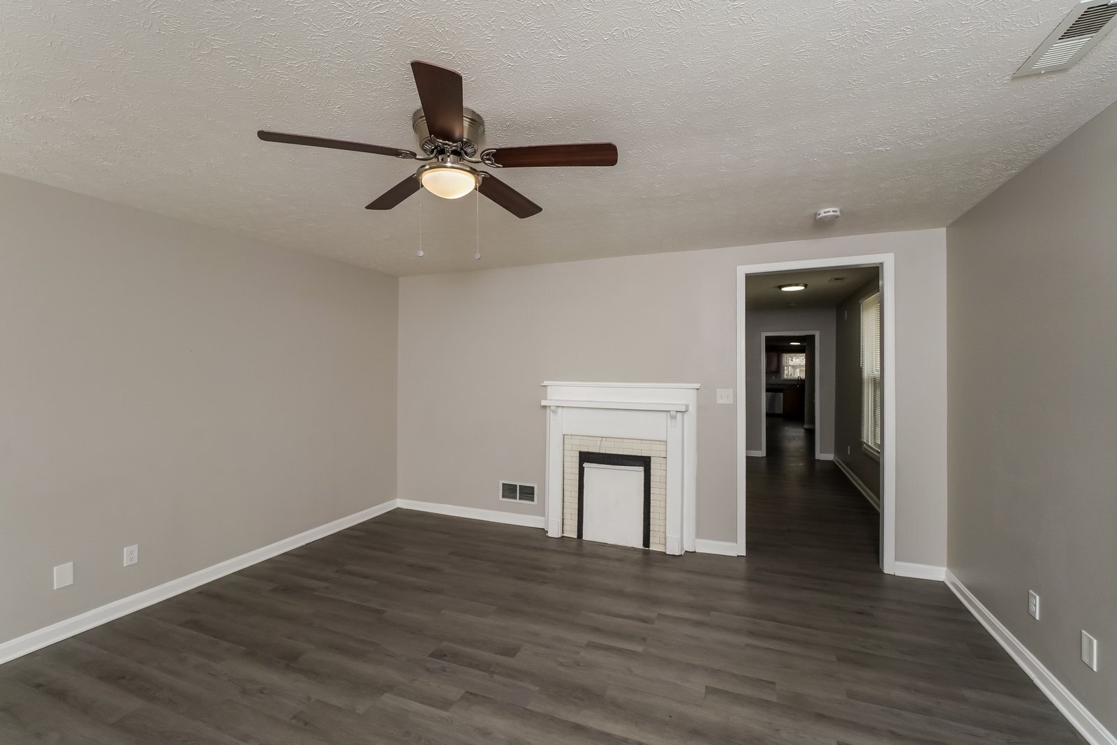 Building Photo - 1729 W Ormsby Ave