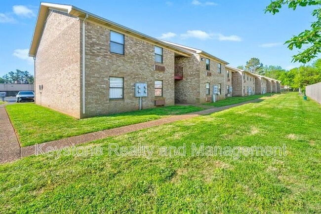 Building Photo - 102 Laurel Cove Dr
