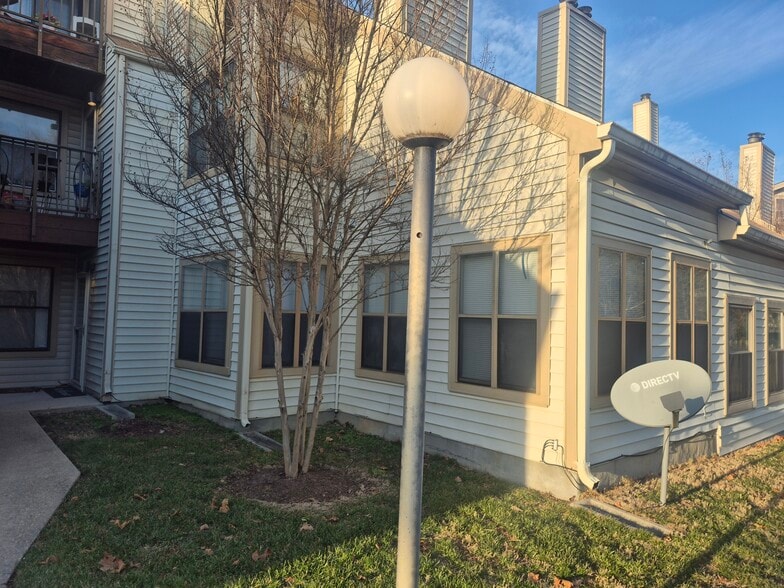 Building Photo - 13409 Shady Knoll Dr