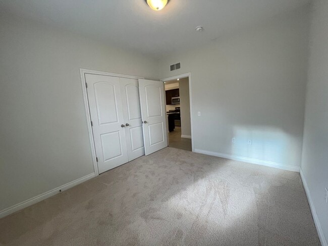 Building Photo - Shelby Township, 1st Floor Access!  2 Bedrooms, 2-Baths, att. Garage