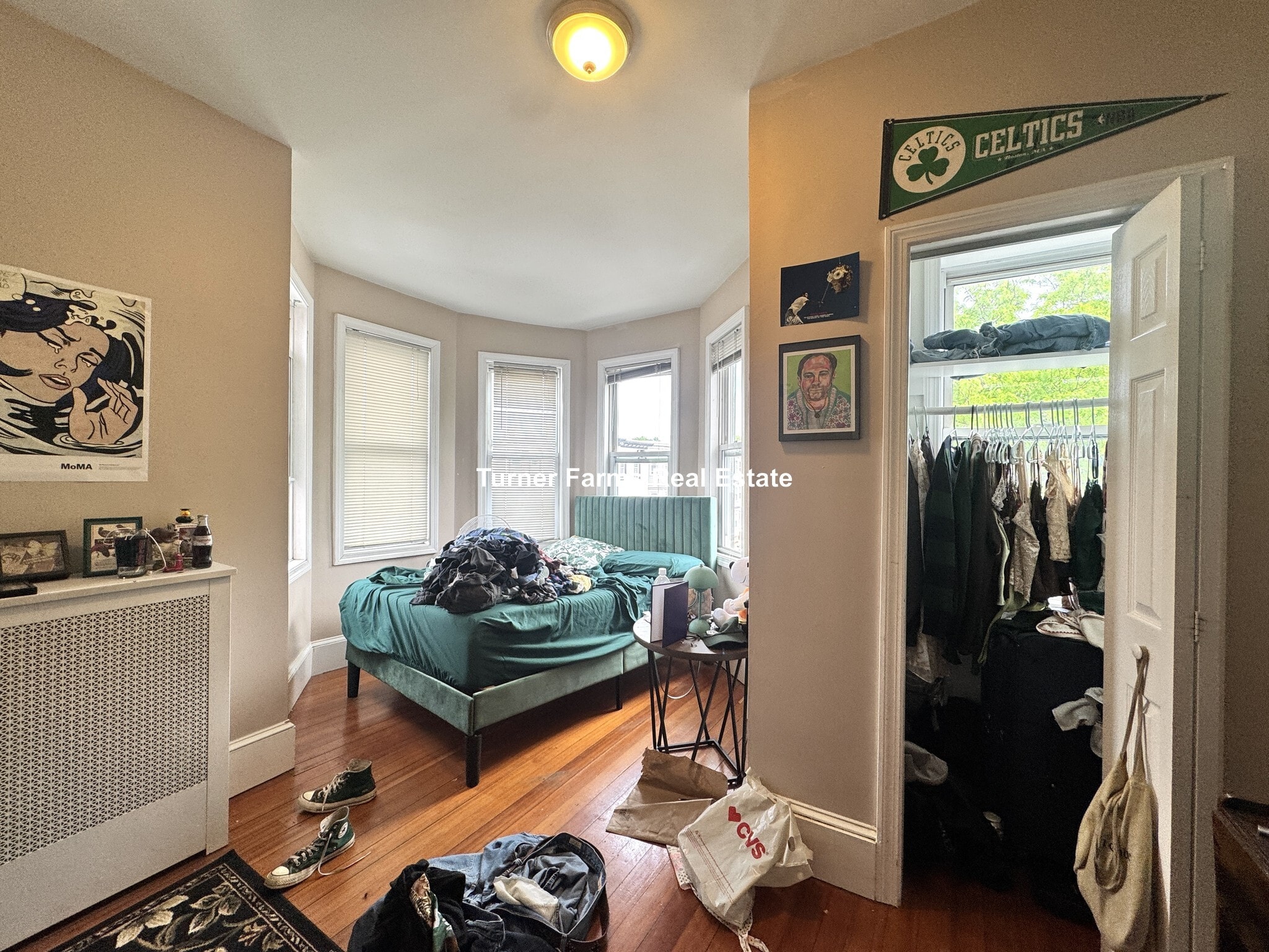 Building Photo - 241 Maverick St