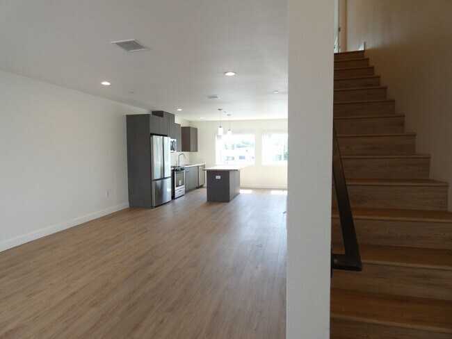 Building Photo - Modern Townhome Community in Prime Mid-City