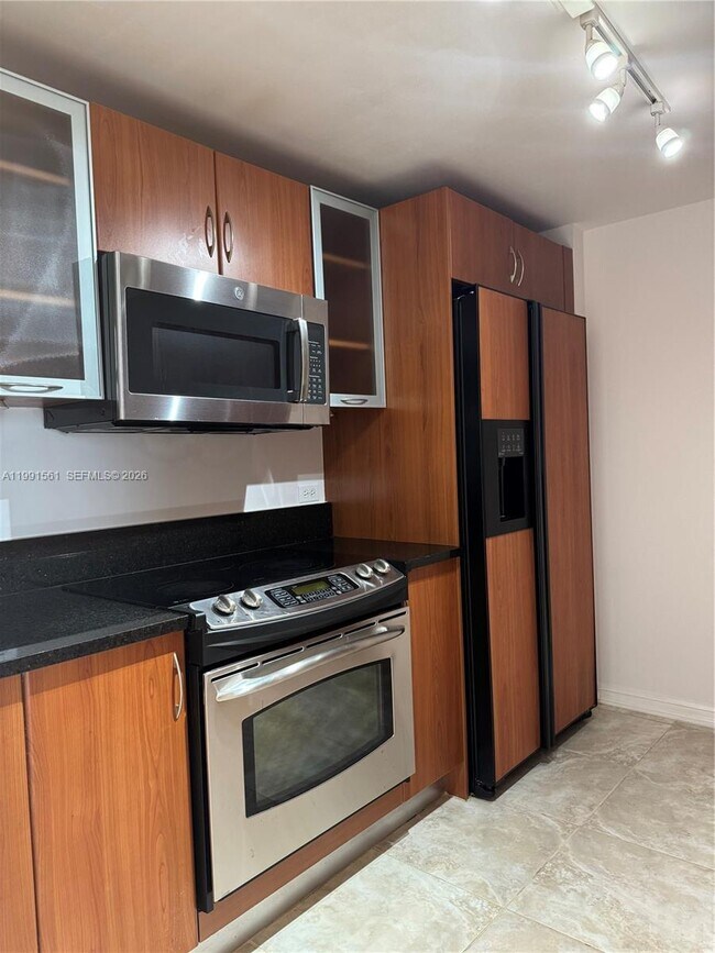 Building Photo - 18800 NE 29th Ave