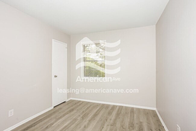 Building Photo - 731 Morton Ave NE