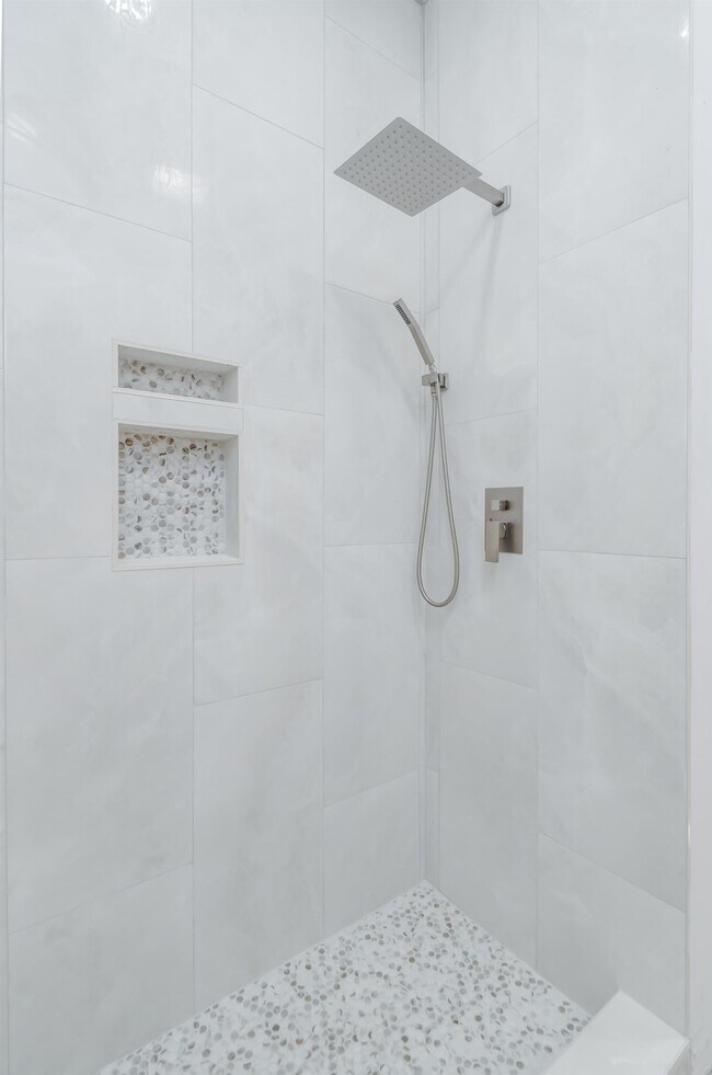 Building Photo - 118 Newman Ave