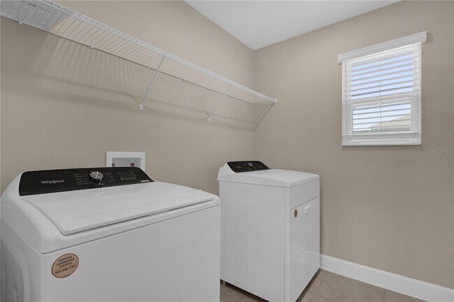 Building Photo - 1964 Burgundy Dr