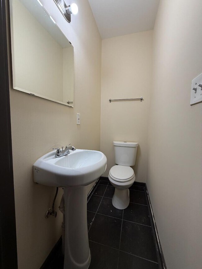 Building Photo - 1911 N Gratz St