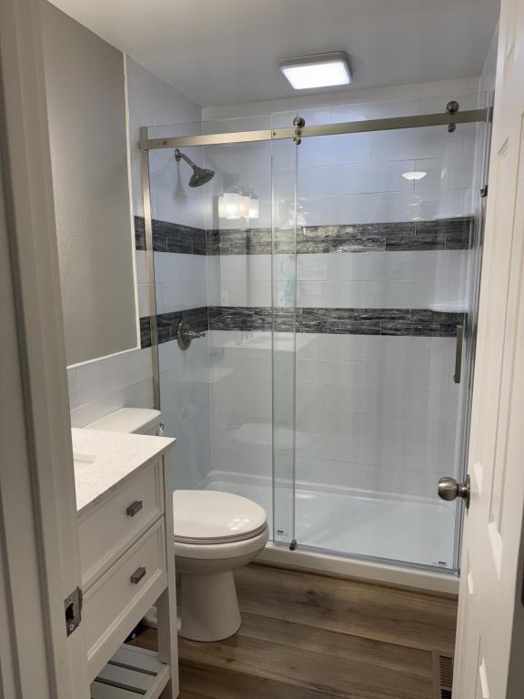 Building Photo - 1154 E 5th St