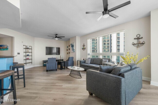 Building Photo - 231 Riverside Dr