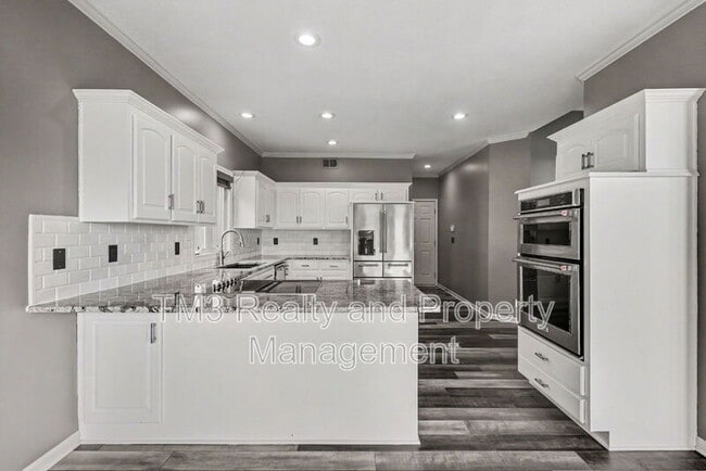 Building Photo - 5605 NE Coral Dr