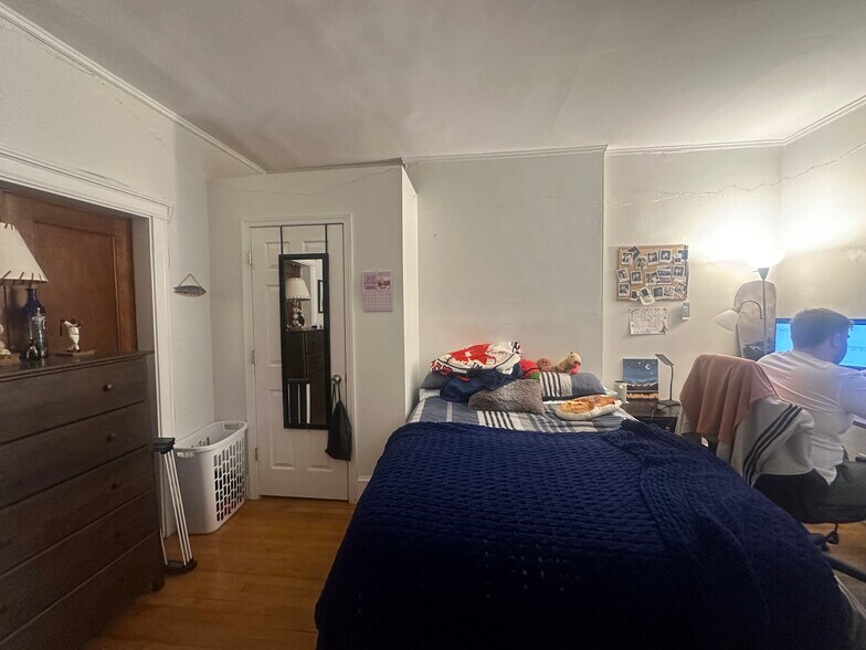 Building Photo - 156 Magazine St