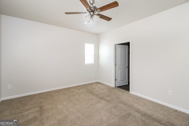 Building Photo - 190 Randette Dr