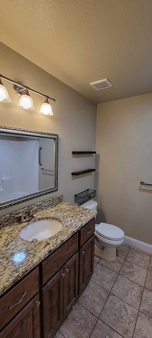 Building Photo - Beautiful 3 bed 2 bath home!