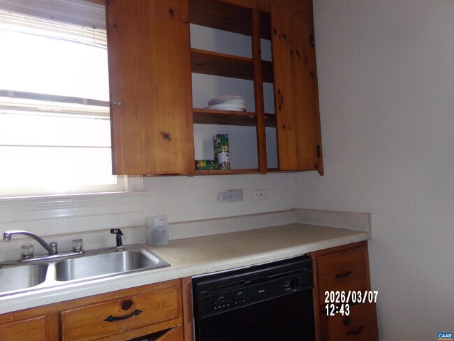 Building Photo - 127 Buckingham Cir