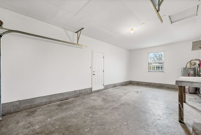 Building Photo - 3 Bedroom Pet Friendly Home For Rent Near Post!