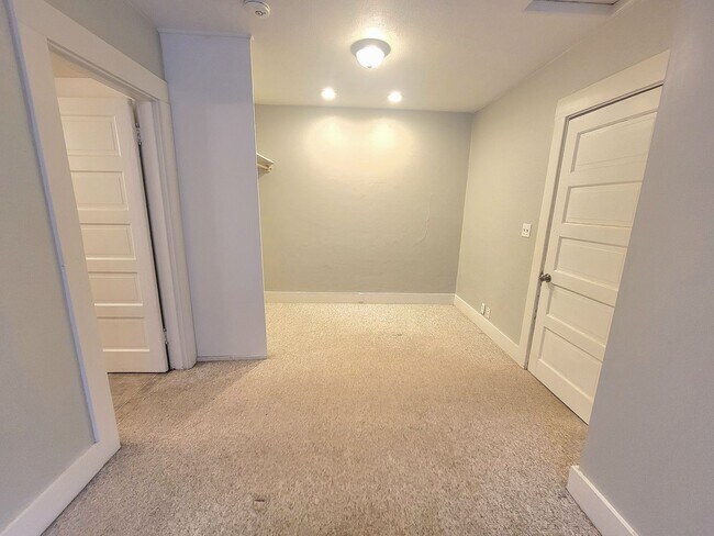 Building Photo - Are you looking for a short 5 Month Lease? | Cozy 1 Bed, 1 Bath Home in Desirable SE Portland