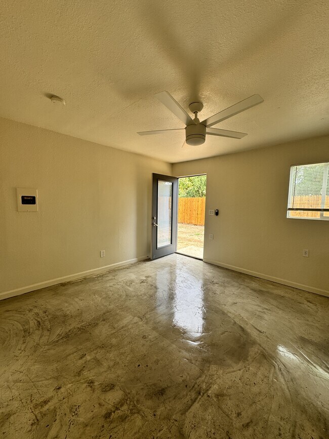 Building Photo - 2718 N Greenfield Rd