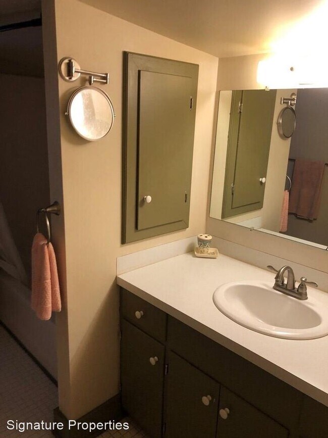 Building Photo - 3 br, 1 bath House - 3039 T.N. Snow Road