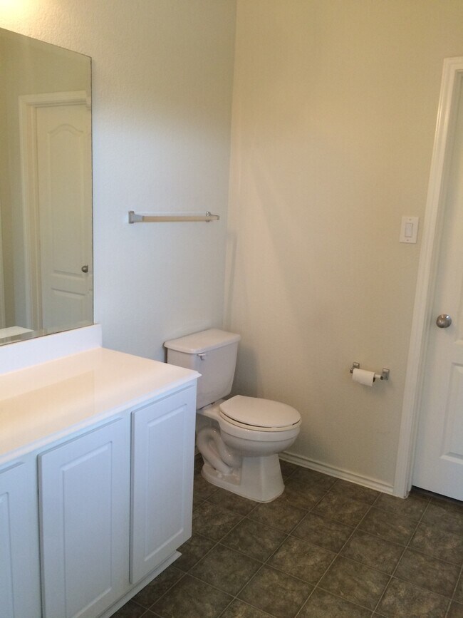 Building Photo - 3604 Sandy Brook Dr