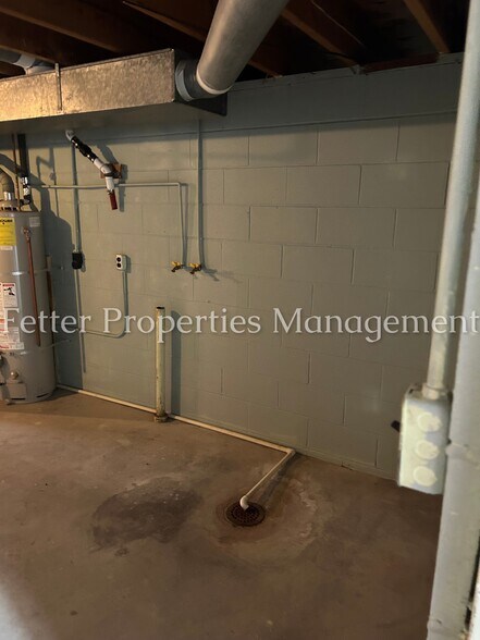 Building Photo - 4812 Oak Hill Rd
