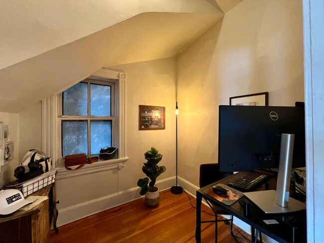 Building Photo - 1902 W Cortland St