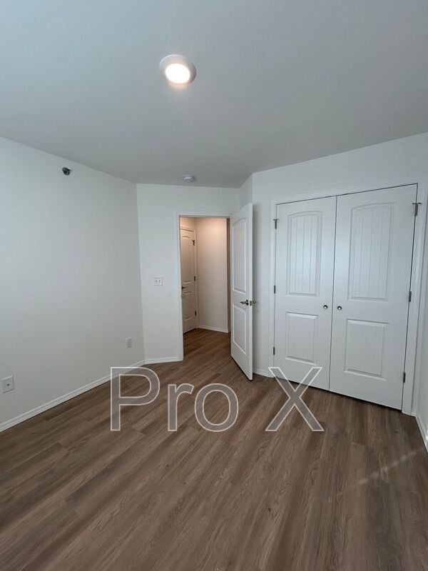 Building Photo - 2802 W Mockingbird Ln