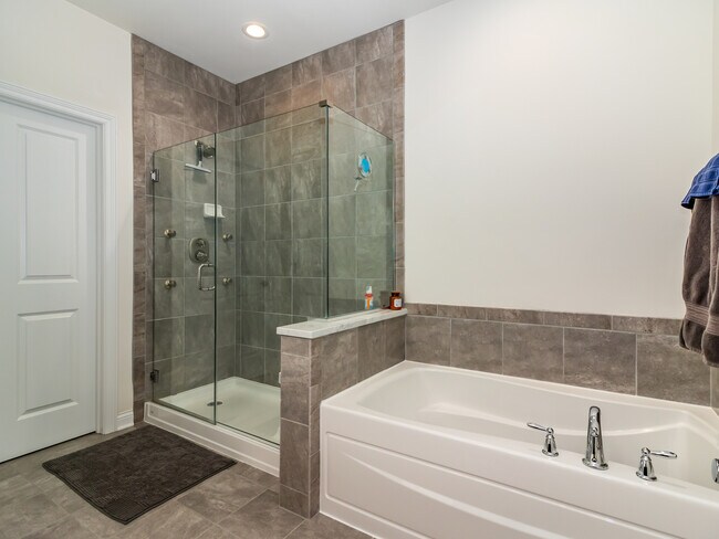 Building Photo - 1635 Castle Lawn Ct