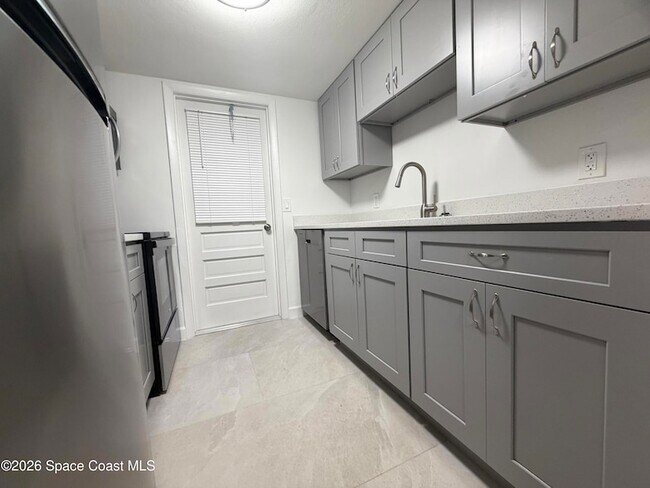 Building Photo - 154 Crescent Beach Dr